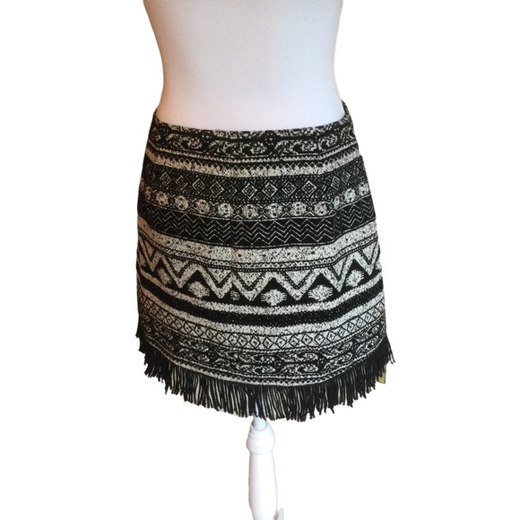 1.State B/W Aztec Print Fringed Hem Cross Front Wrap Mini Skirt Size SP - Picture 4 of 9